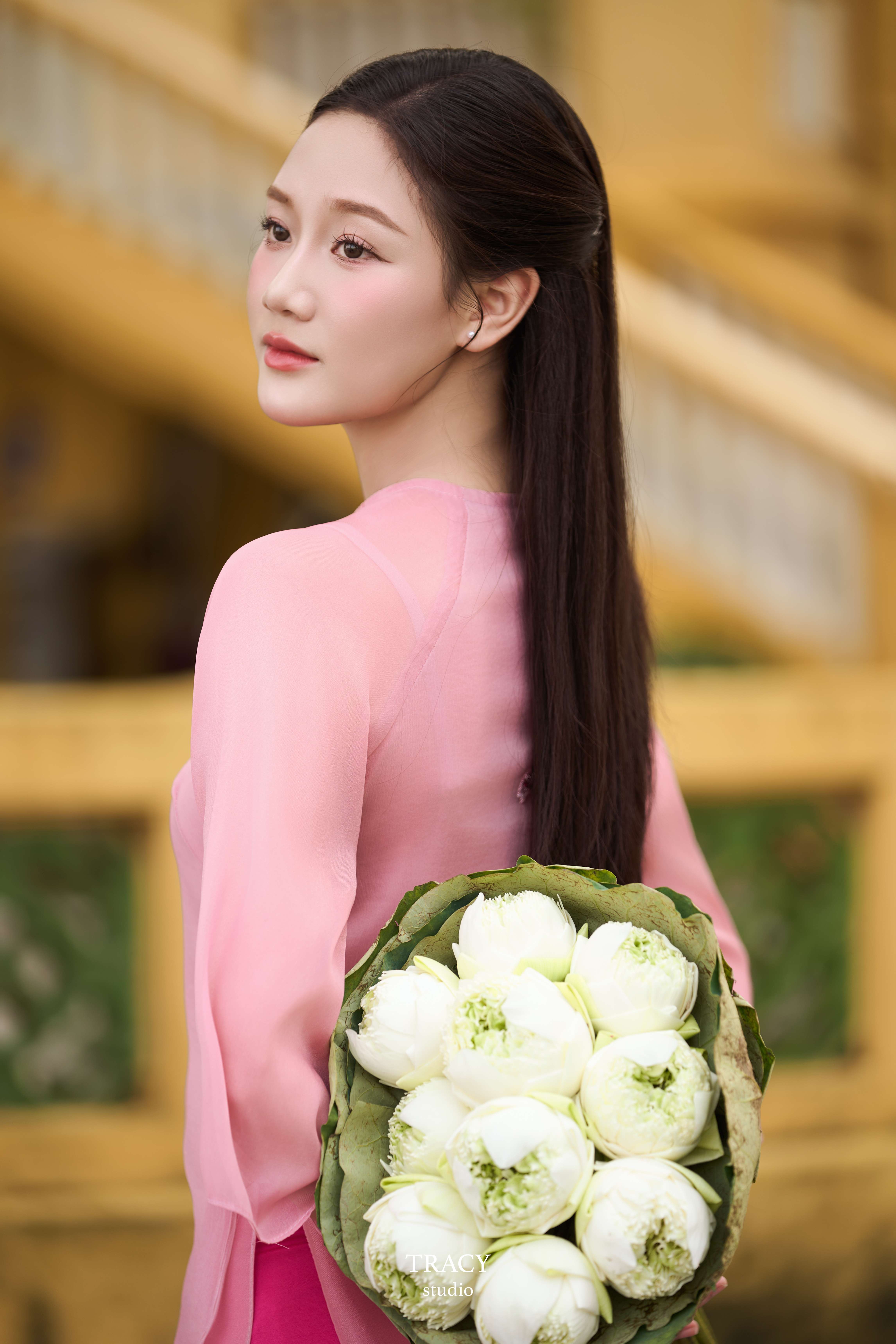 frontend/img/gallery/tinh-khoi-ao-dai-viet/tracy-studio-chup-concept-ao-dai-hong (6).jpg